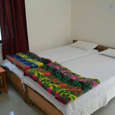 Middle Way Home Stay พุทธคยา ภายนอก รูปภาพ