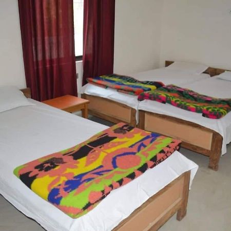 Middle Way Home Stay พุทธคยา ภายนอก รูปภาพ