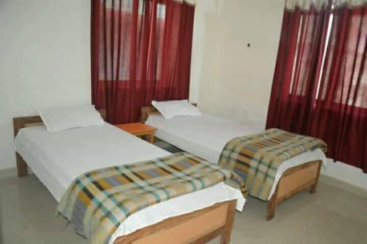 Middle Way Home Stay พุทธคยา ภายนอก รูปภาพ